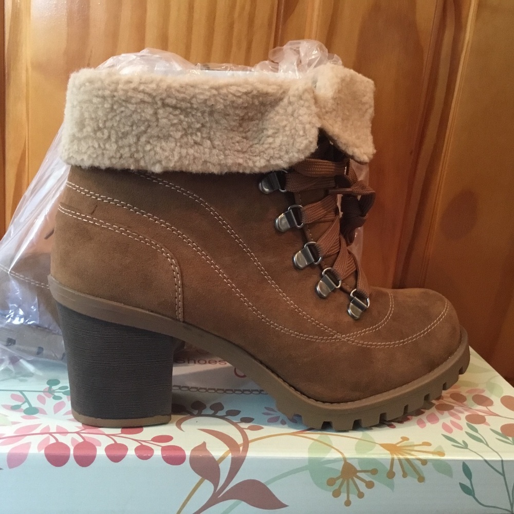 Camel Jellypop Ankle Bootie lace up/Heel/Sherpa